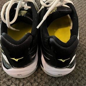 Mizuno volleyball shoes. Worn once. Women’s size 8.5
